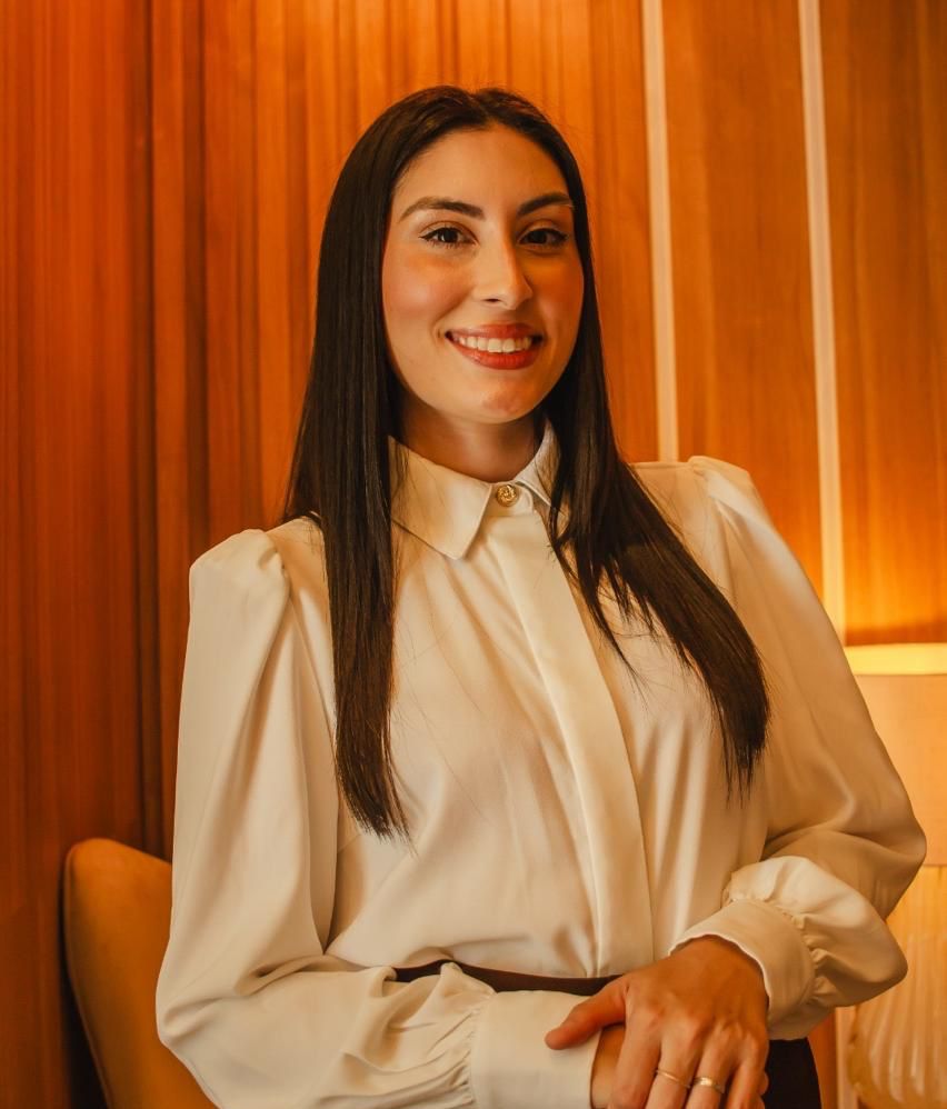 Graduada em Odontologia Residência em Harmonização Facial